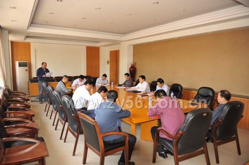 总监票人向大会主席团报告公司《薪酬福利管理制度》、《集体合同》、《女员工权益保护专项集体合同》表决结果。--点击看大图