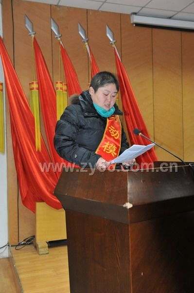 2016年度公司劳动模范新疆项目调度员舒丽霞同志介绍自己的先进事迹--点击看大图